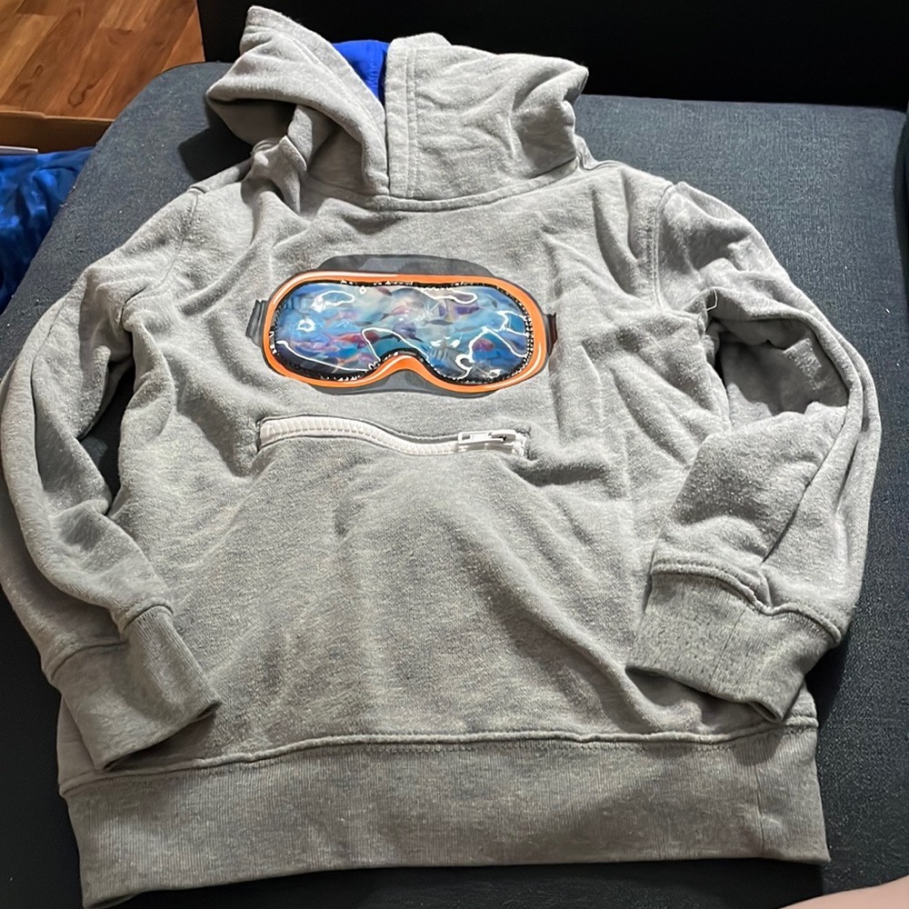 Pullover hoodie